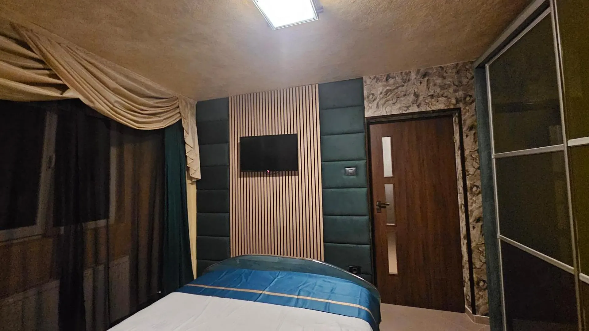 Simple Villa Self Check In Boekarest